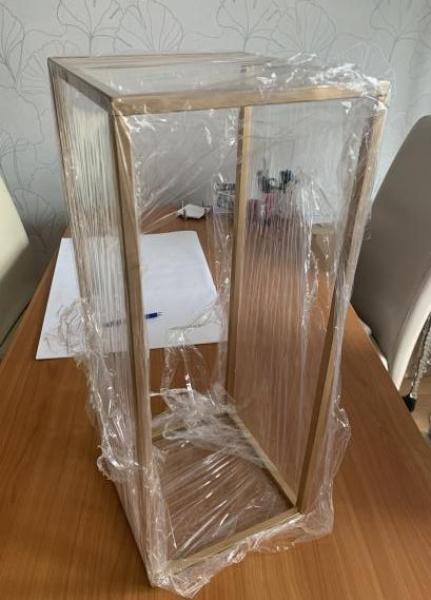 1x Blumenständer, Dekoständer. Metall (nicht zerlegbar)